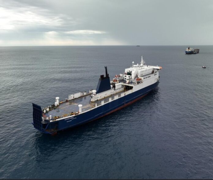 El ferry es de la empresa de capital hondureño-alemán Blue Wave Corporation